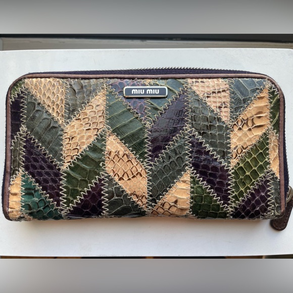 Authentic Miu Miu Wallet - Picture 1 of 9